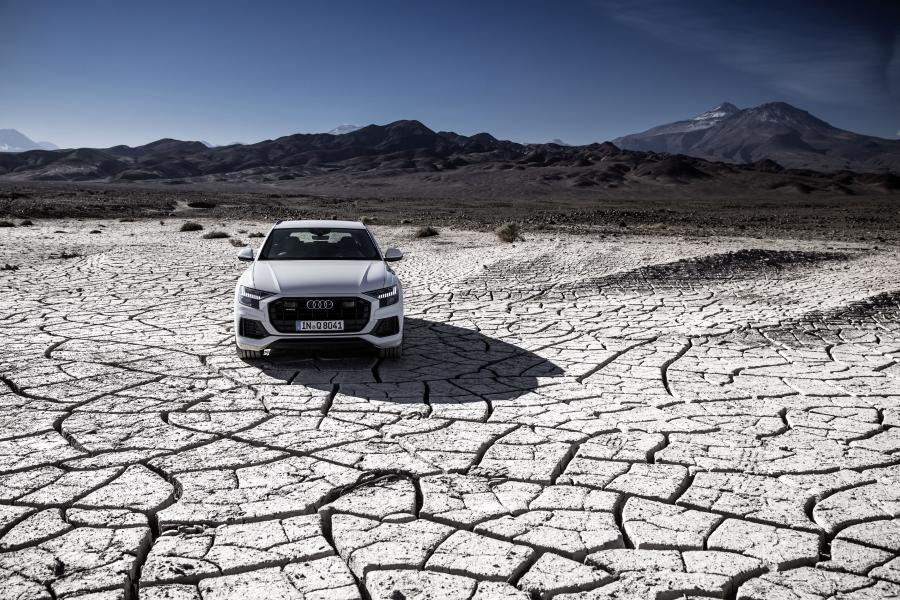  Audi Q8 55 TFSI Quattro 2018 года  (WW) (фото 42 из 42)